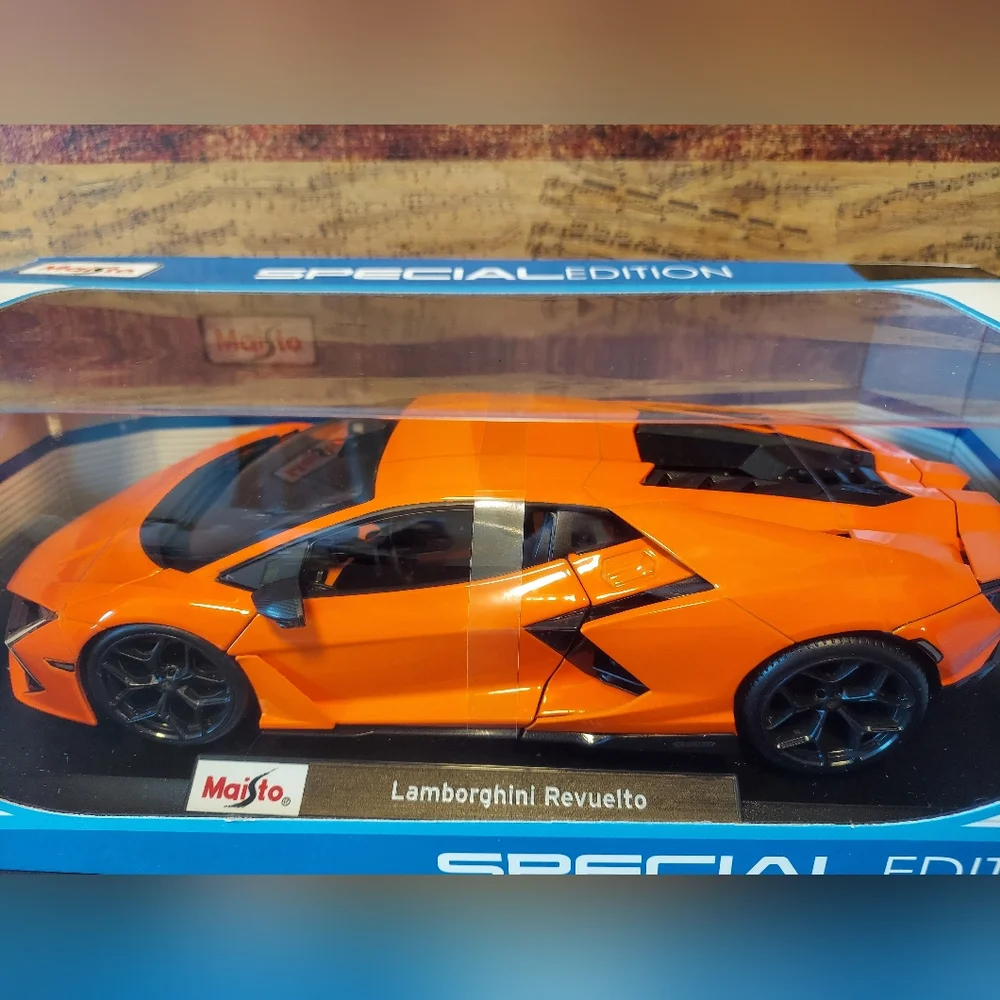 Lamborghini Revuelto - Picture 2 of 8